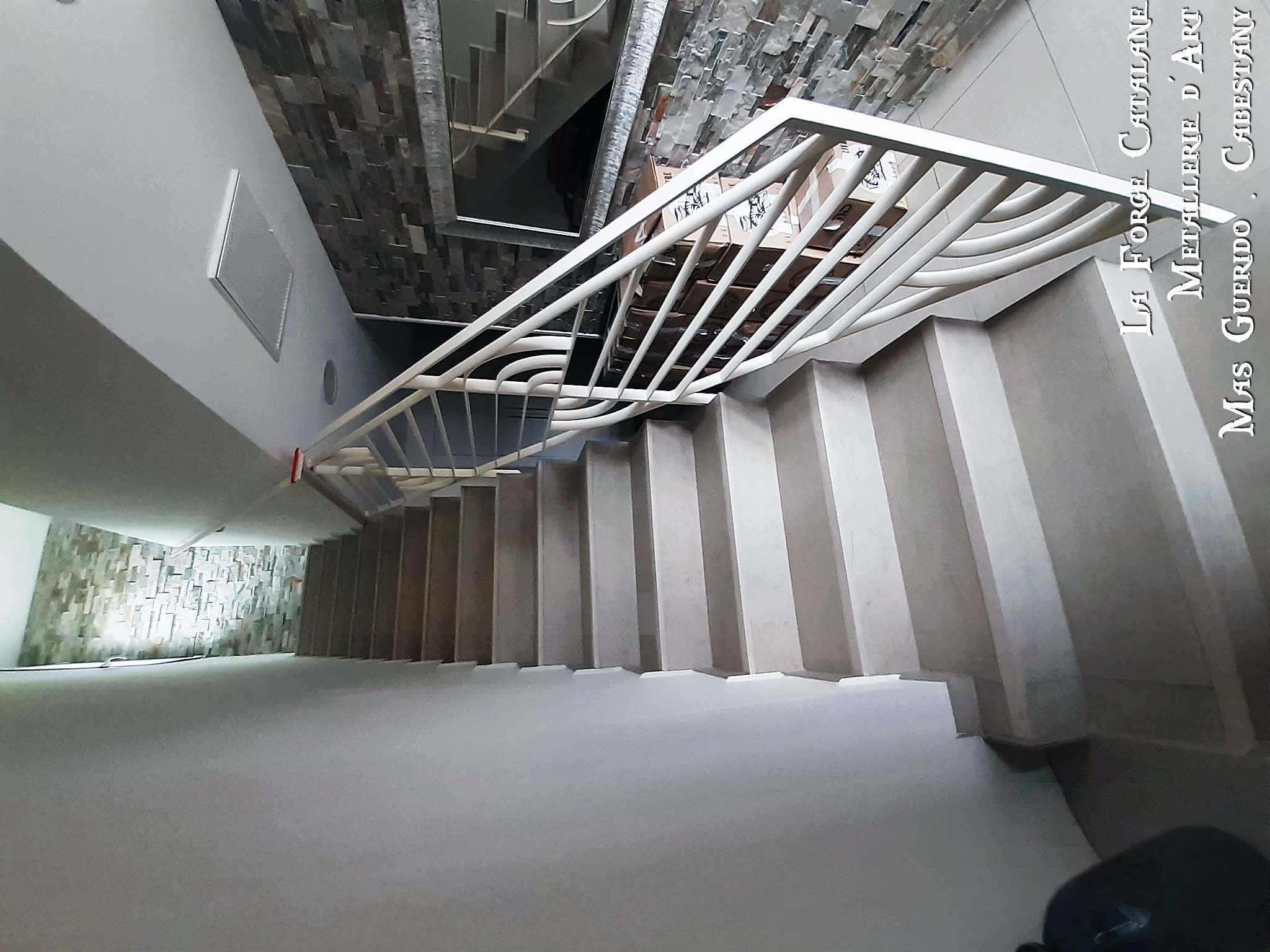 rampant art deco decoupe laser thermolaquage blanc forge catalane.jpg